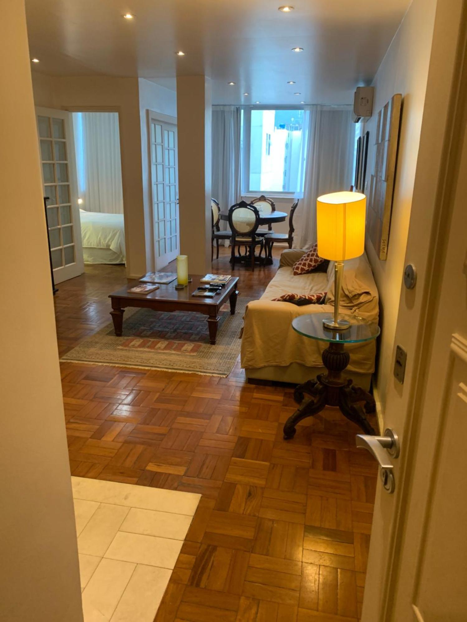 Leblon Apartemen *